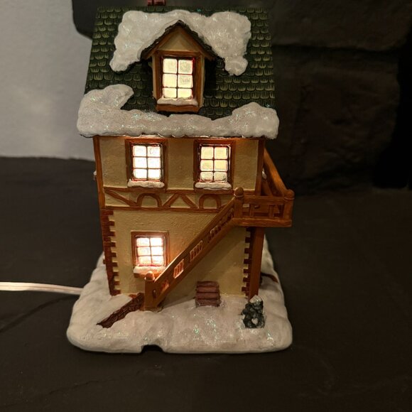 Christmas Village - "Home For The Holidays" Piece - Picture 5 of 9